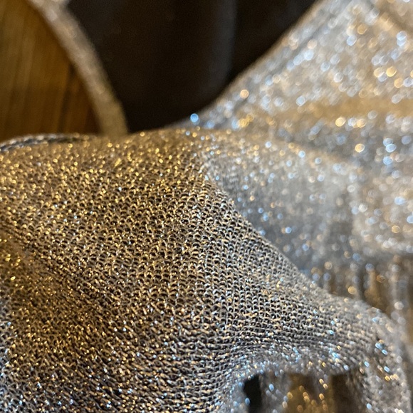 Sparkled crop top. Tie at top. - Picture 3 of 3